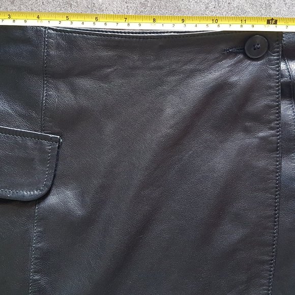 Danier Black Italian Leather Wrap Vintage Mini Skirt - Picture 7 of 9